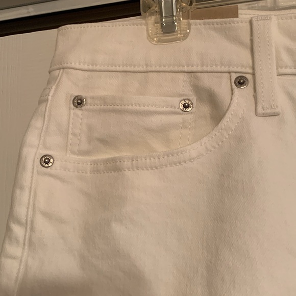 Levis, white Jean shorts, size 18,34, NWT - Picture 5 of 13